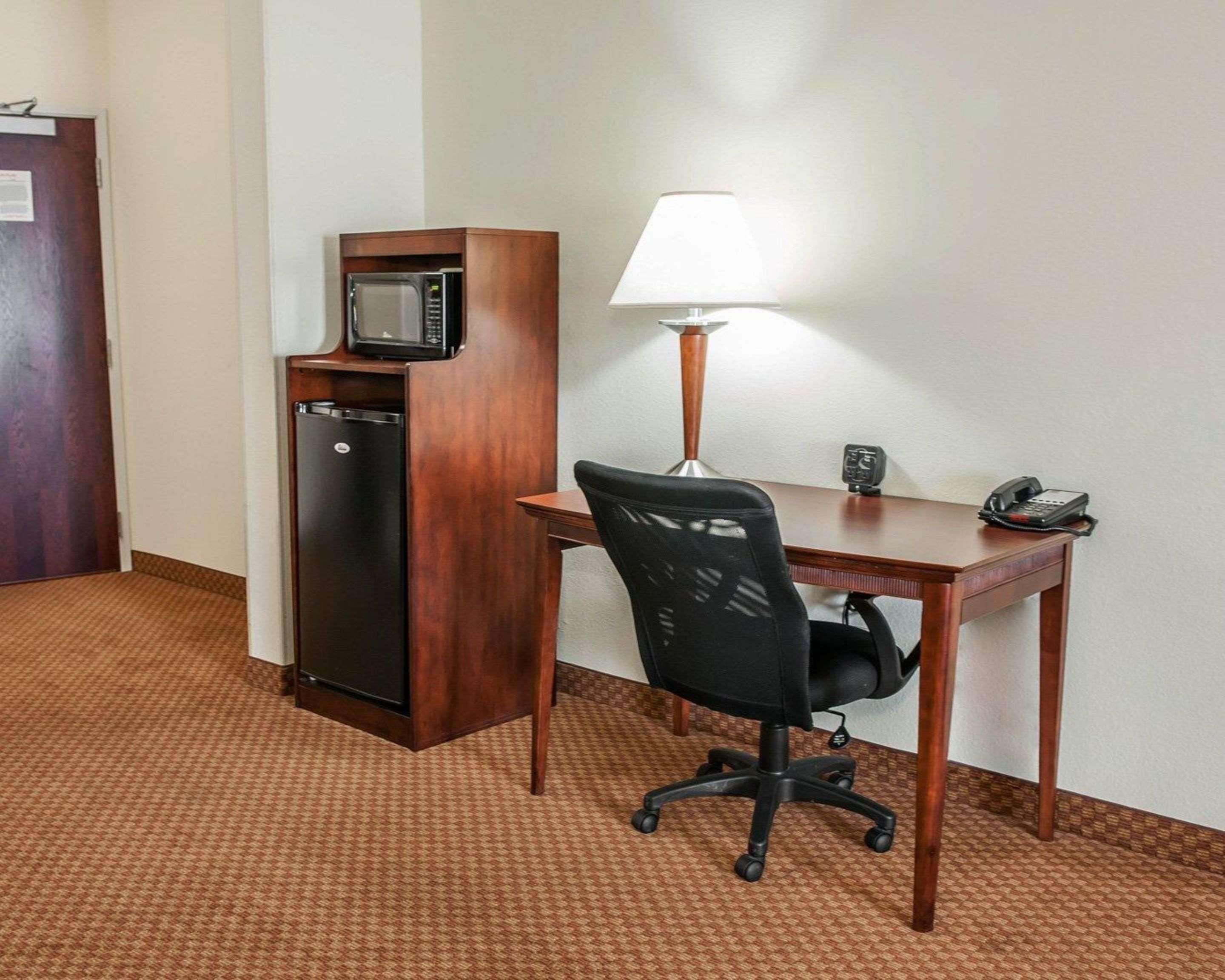 Comfort Suites Near Indianapolis Airport Eksteriør billede
